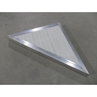 Classic Aluminum-White Triangle Corner (L) Classic Aluminum-White Triangle Corner (L)