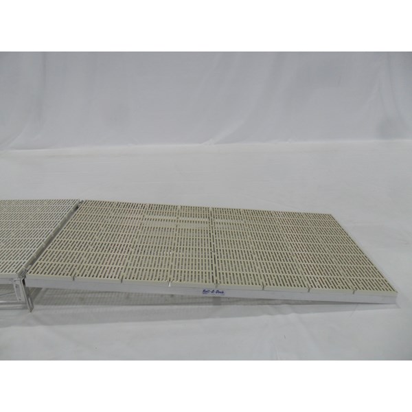 4'X8' Ramp Aluminum-Thruflow White With Hinge