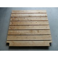 VERS-A-DOCK DECKING WITH CUT OUT HOLES-CEDAR