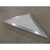 Classic Aluminum-White Triangle Corner (R)