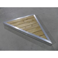 CLASSIC CEDAR TRIANGLE CORNER (R)