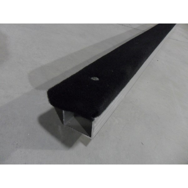 14' V-Bunk Tube With Carpet